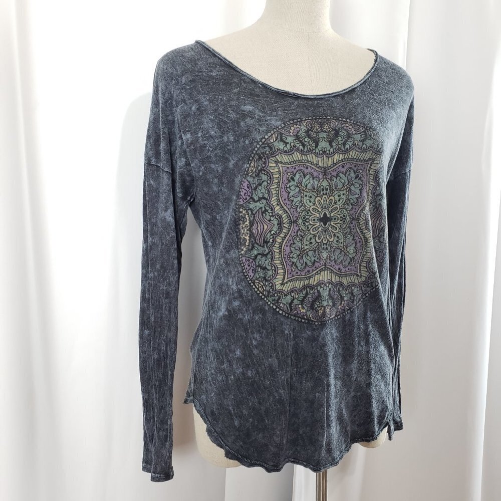 Signorelli Washed Out Distressed Graphic Bohemian Top Medium - Picture 5 of 12